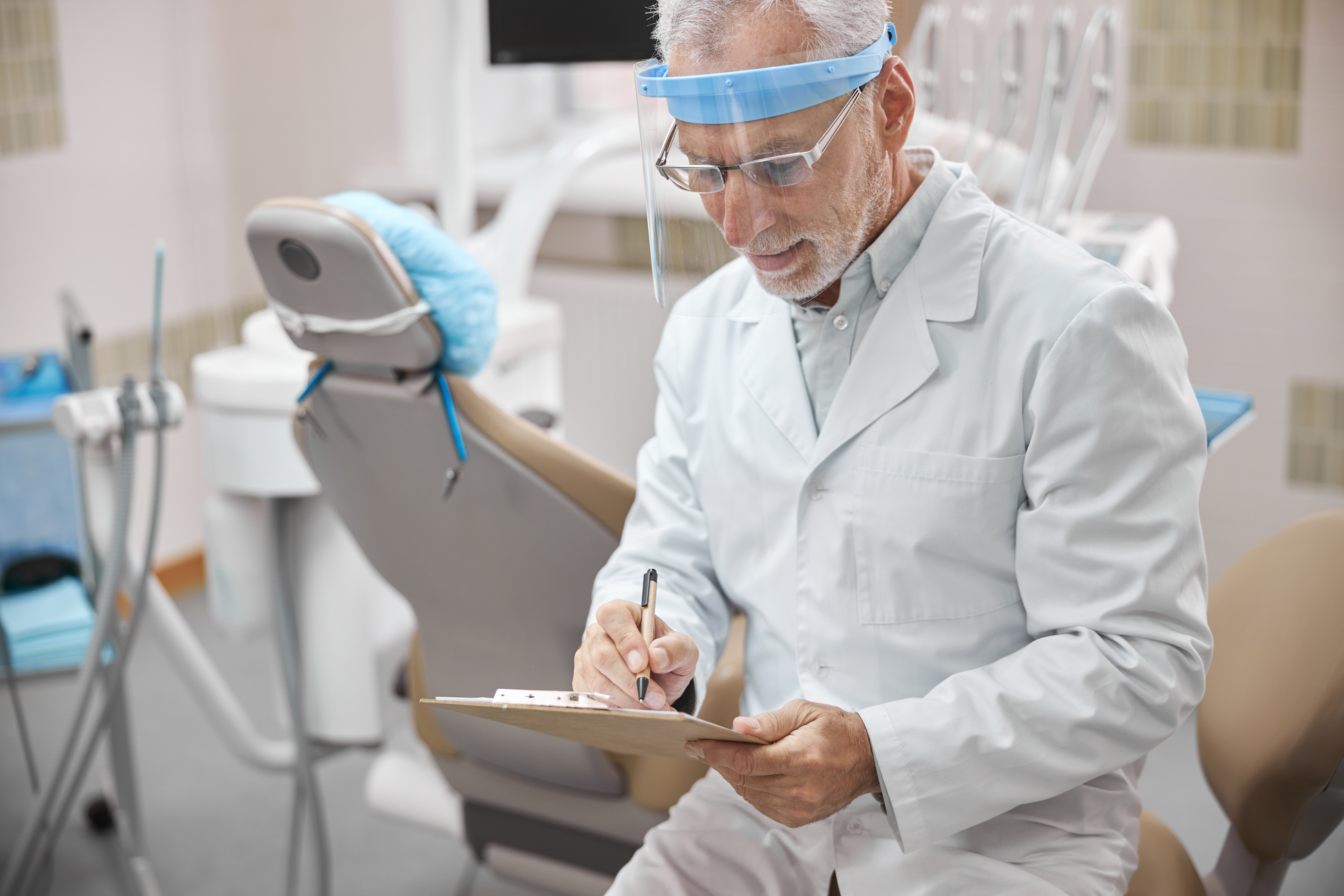Full-mouth rehabilitation workflow and diagnostic wax-up